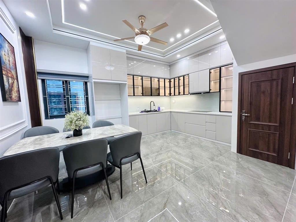 NHÀ ĐẸP TÂN CỔ ĐIỂN 3 TẦNG – TRUNG TÂM PHƯỜNG AN DƯƠNG– Mức giá cực kỳ hấp dẫn cho một