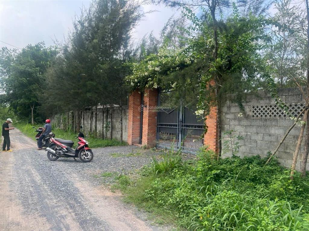 Bán đất + nhà +trang trại ,xã phú hoà đông củ chi,tphcm,dt.4149m2 có 300m thổ cư.giá 30 tỷ