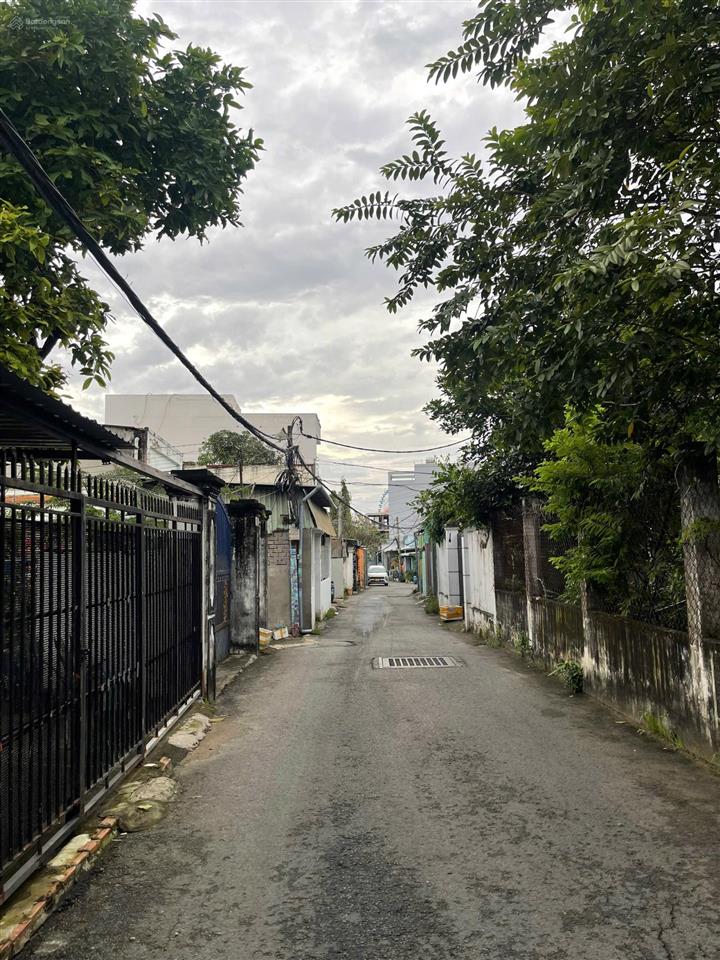 Nhà tân phú, ngay suối tiên,100m2, đường 6m thông, giá 5.4 tỷ, ngã tư thủ đức
