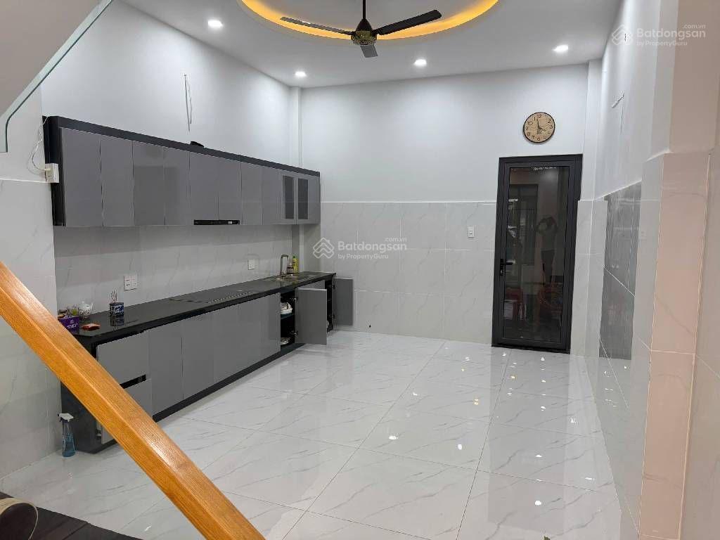 Nhà 3 tầng, 70m2, 50m ra lê văn việt, đường xe hơi, 6tỷ xíu, tăng nhơn phú, quận 9