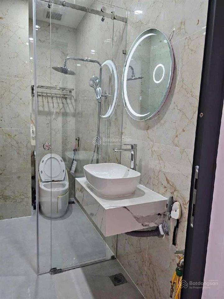 Cạnh vinhome q9, nhà 3 tầng full nội thất xịn, đường xe tải thông, giá 5.18 tỷ.