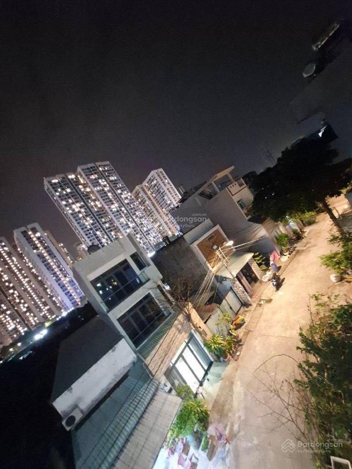 Cạnh vinhome q9, nhà 3 tầng full nội thất xịn, đường xe tải thông, giá 5.18 tỷ.