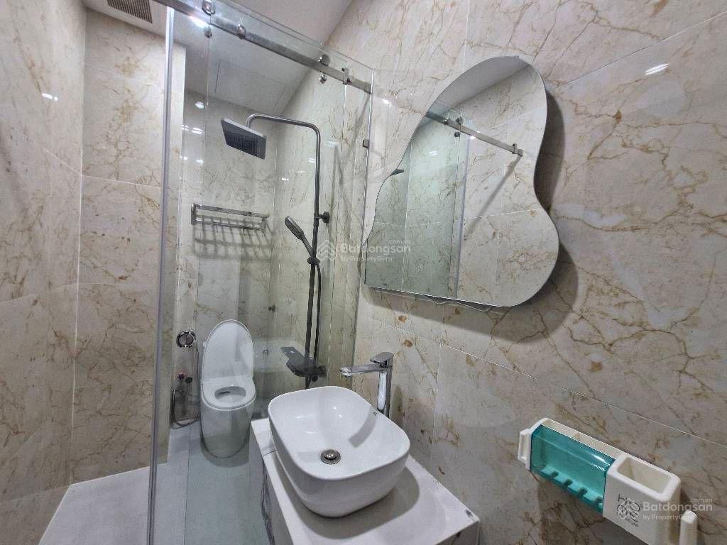 Cạnh vinhome q9, nhà 3 tầng full nội thất xịn, đường xe tải thông, giá 5.18 tỷ.