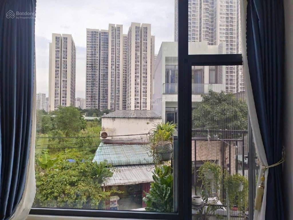 Cạnh vinhome q9, nhà 3 tầng full nội thất xịn, đường xe tải thông, giá 5.18 tỷ.