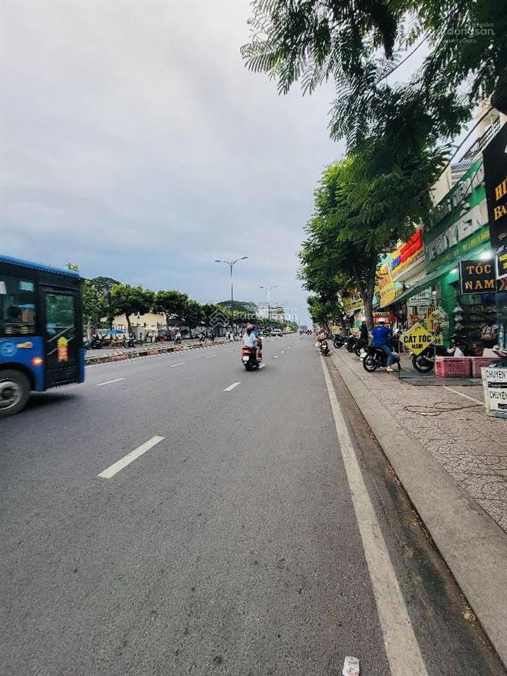 Giảm 4tỷ. bán đất tặng nhà mặt tiền lê văn việt  108m2,ngang 5, 20,9ty. chủ gấp bán  thủ đức