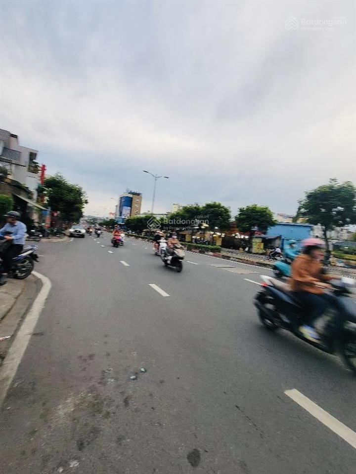 Giảm 4tỷ. bán đất tặng nhà mặt tiền lê văn việt  108m2,ngang 5, 20,9ty. chủ gấp bán  thủ đức