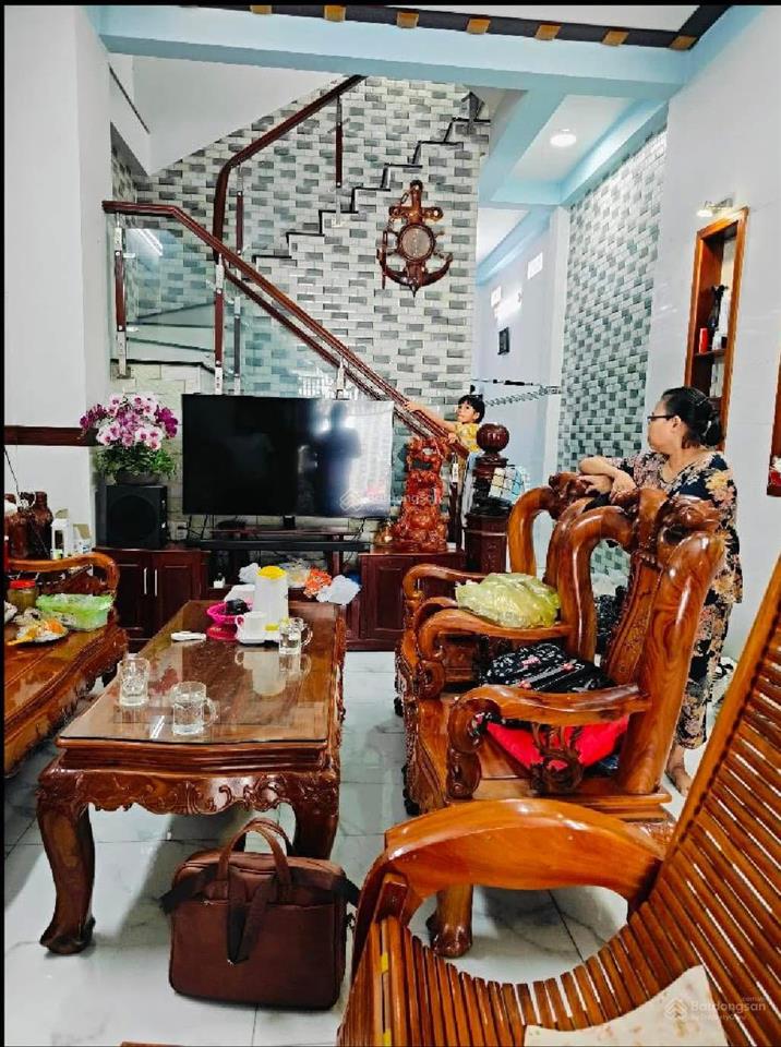 Nhà 3 tầng  100m2. mặt tiền tân phú  suối tiên. 8tỷ xíu. gần gar metro ( tăng nhơn phú  quận 9)