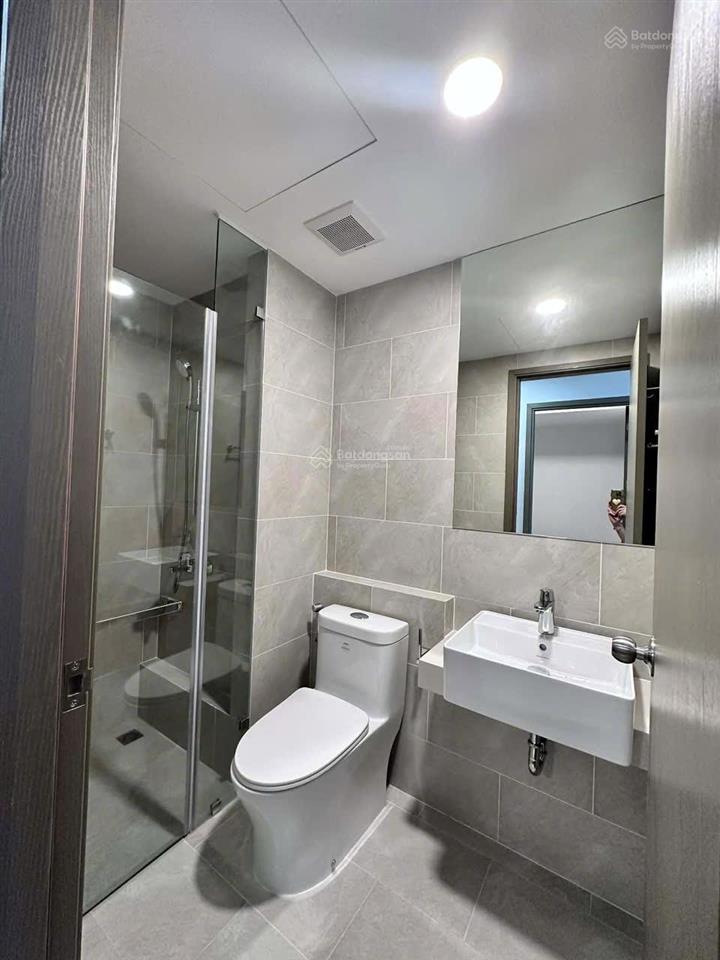 Chuyển nhượng căn hộ west gate full nội thất  59m2 + 2pn 2wc  giá 2.7 tỷ (102%)  có sổ sẵn