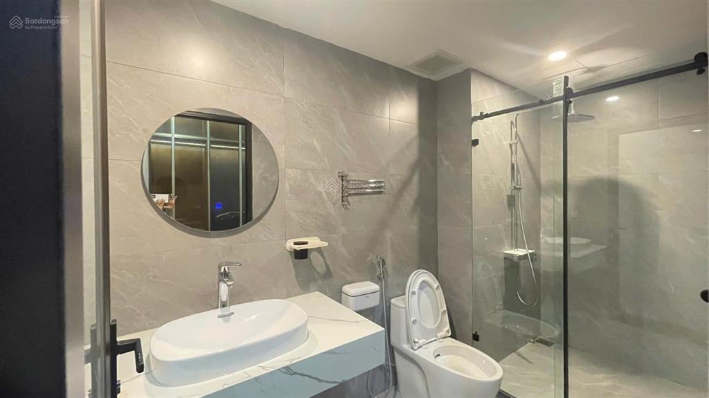 Cho thuê tầng 1,2,3 (nhà 7 tầng, ở cùng chủ nhà), số 21 ngõ 22 phạm thận duật, 50m2/sàn, ôtô tránh