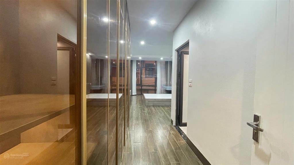 Cho thuê tầng 1,2,3 (nhà 7 tầng, ở cùng chủ nhà), số 21 ngõ 22 phạm thận duật, 50m2/sàn, ôtô tránh