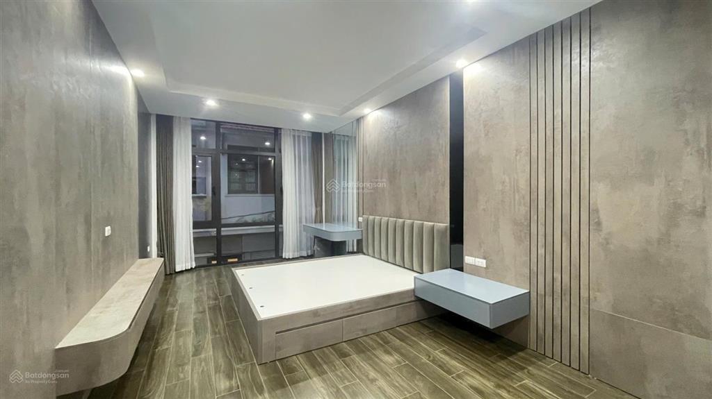 Cho thuê tầng 1,2,3 (nhà 7 tầng, ở cùng chủ nhà), số 21 ngõ 22 phạm thận duật, 50m2/sàn, ôtô tránh