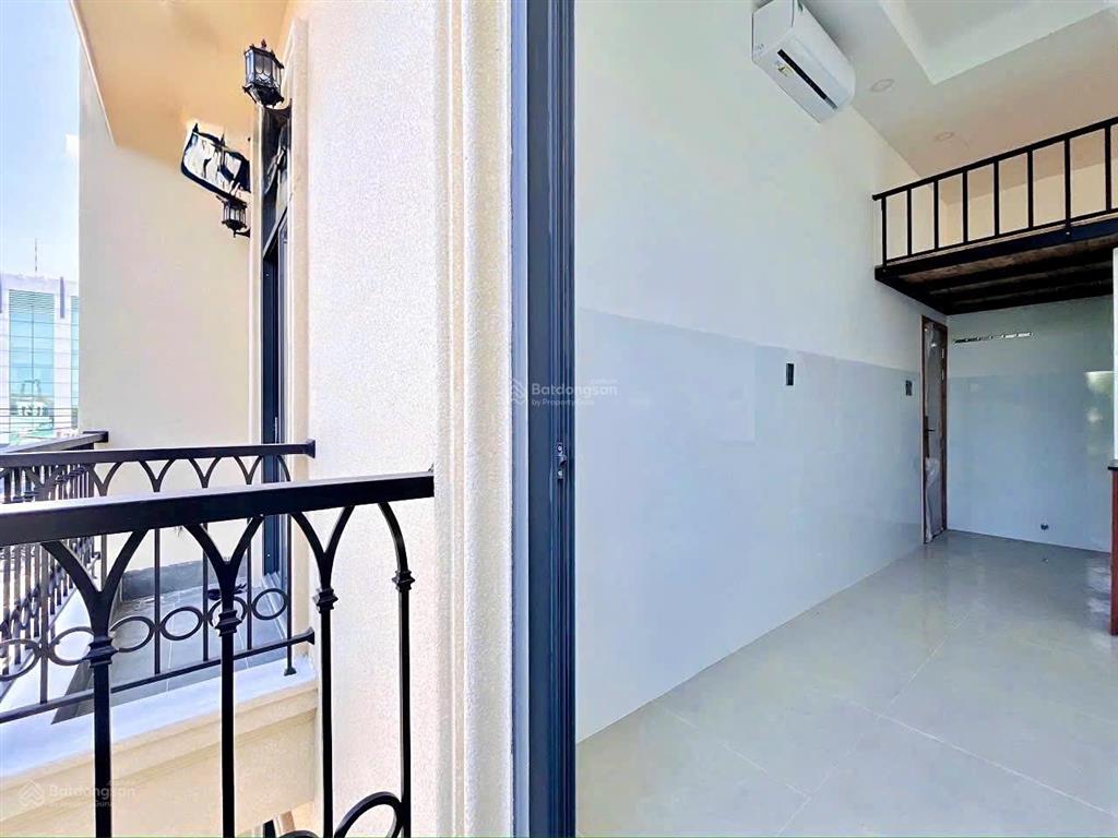 Cho thuê căn hộ mới xây  thang lên gác tích hợp tủ đồ  ban công ngay lê văn quới  ngã tư bốn xã