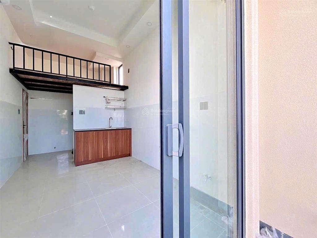 Cho thuê căn hộ mới xây  thang lên gác tích hợp tủ đồ  ban công ngay lê văn quới  ngã tư bốn xã