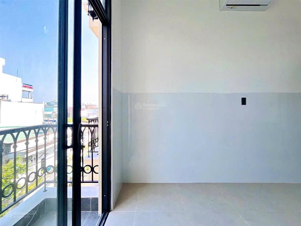 Cho thuê căn hộ mới xây  thang lên gác tích hợp tủ đồ  ban công ngay lê văn quới  ngã tư bốn xã
