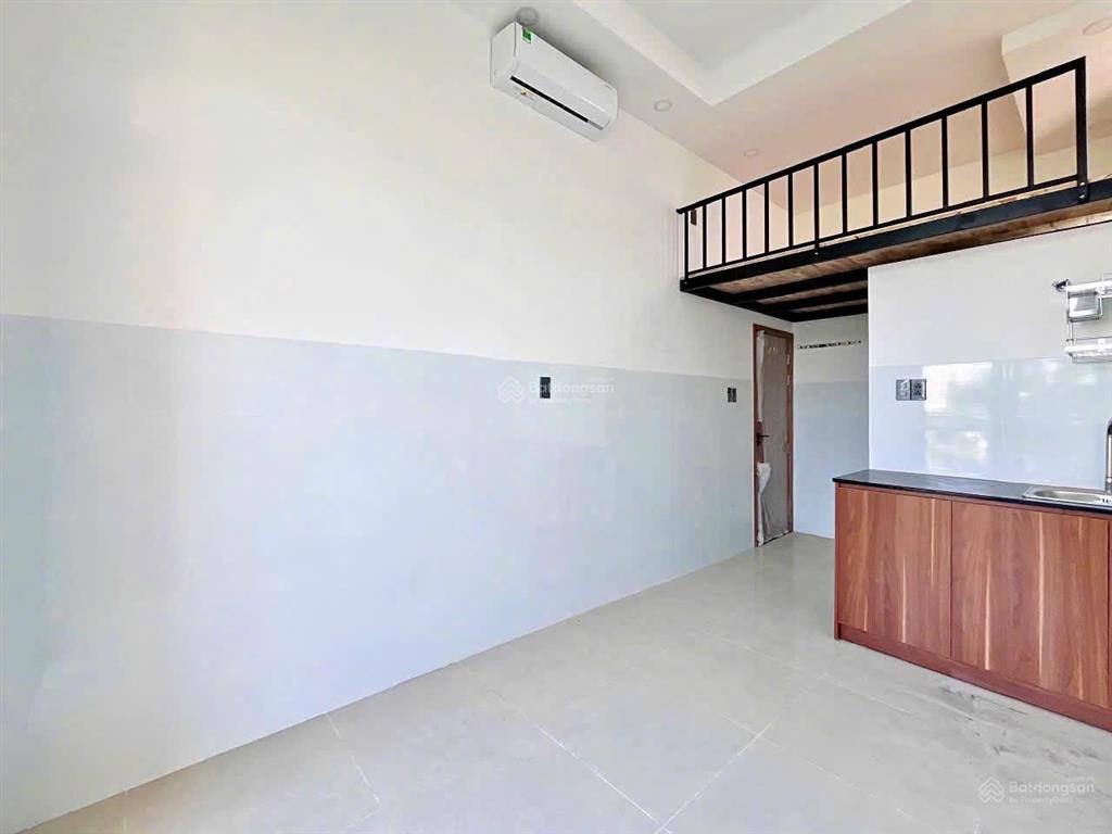 Cho thuê căn hộ mới xây  thang lên gác tích hợp tủ đồ  ban công ngay lê văn quới  ngã tư bốn xã
