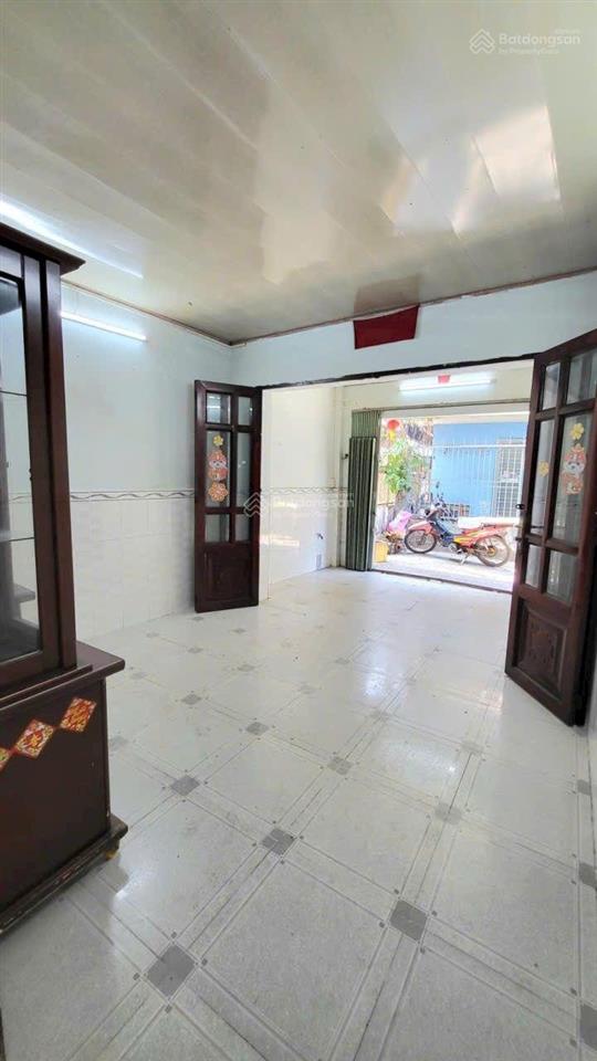Bán nhà hẻm 126 huỳnh tấn phát tân thuận, quận 7.
dt 4x13m, giá chỉ hơn 4 tỷ