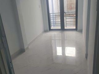 Bán nhà đường chuyên dùng 9, phú thuận, quận 7, dt 2,5m nở hậu 4mx20m, 3pn. giá thỏa thuận