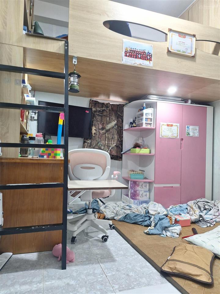 Bán nhà hẻm 456 huỳnh tấn phát, phường tân thuận , quận 7,dt36m2, 4 từng,5phòng ngủ,3wc,gia4,1ty