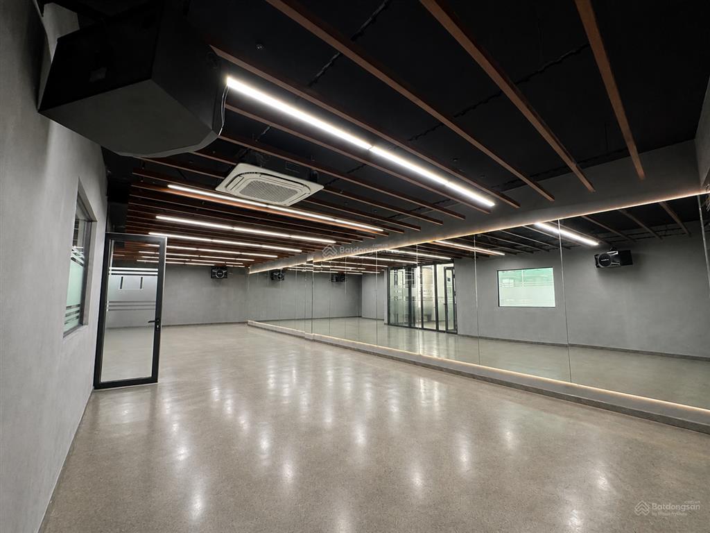 Cho thuê toà nhà 15m mặt tiền sử dụng 1500m2 đường hai bà trưng quận 3