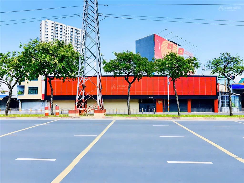 Cho thuê mặt bằng với mặt tiền 20m  diện tích khủng duy nhất trung tâm quận 1