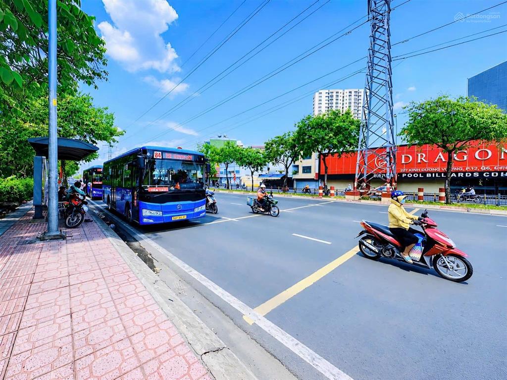 Cho thuê mặt bằng với mặt tiền 20m  diện tích khủng duy nhất trung tâm quận 1