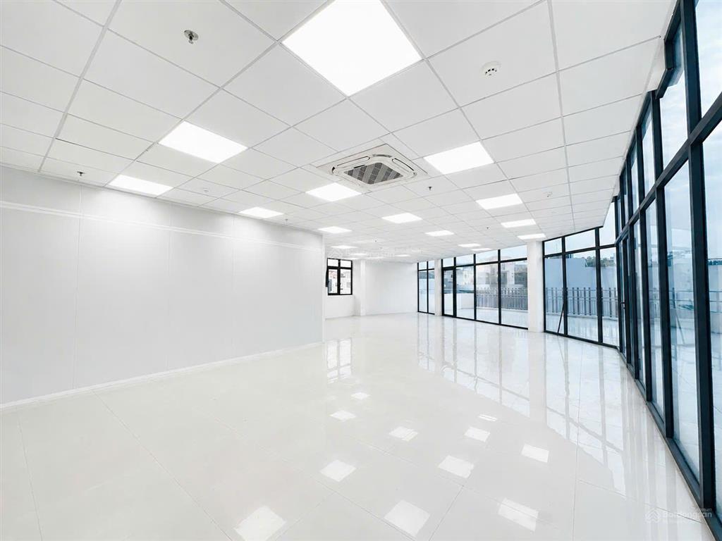 Tòa nhà văn phòng 2 mặt tiền hơn 1000m² sử dụng trung tâm bình thạnh