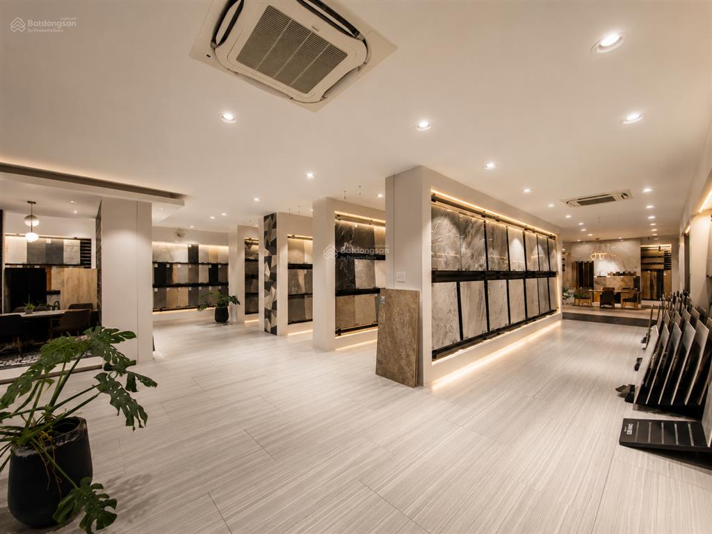 Mặt tiền 15m mặt tiền trung tâm quận 10 khu sầm uất đa ngành nghề