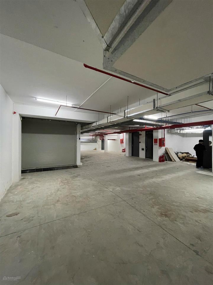 Cho thuê building sử dụng 2.400m² mặt tiền 10m trục trung tâm quận 10