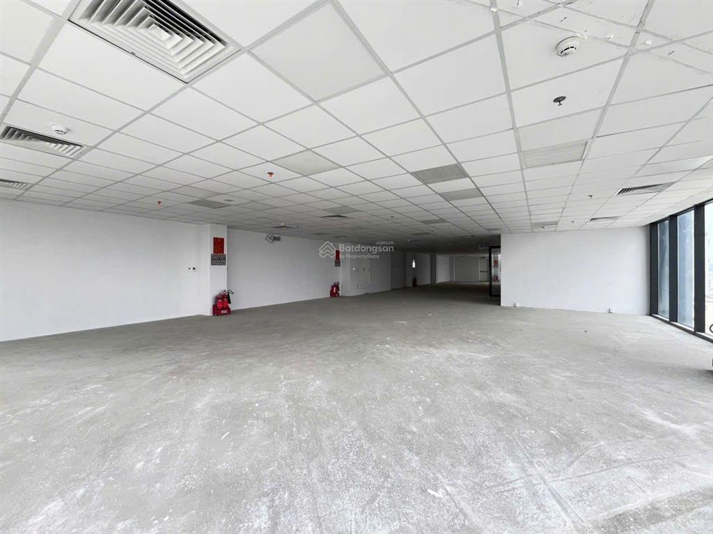 Cho thuê building sử dụng 2.400m² mặt tiền 10m trục trung tâm quận 10