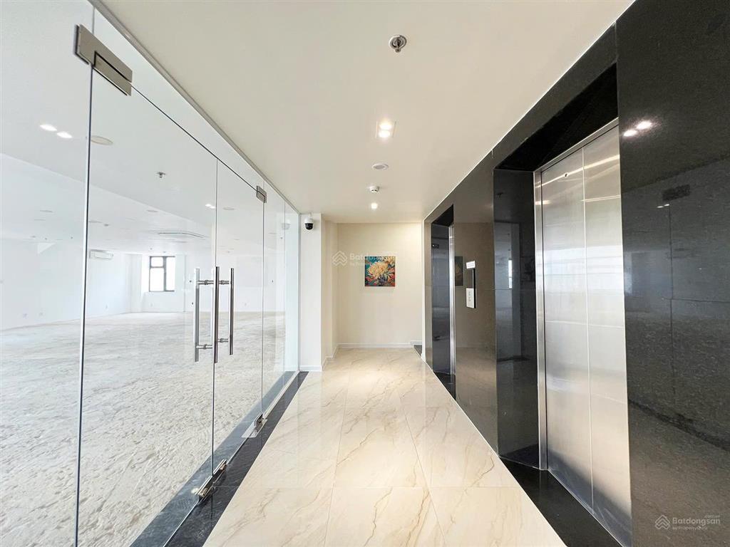 Tòa nhà văn phòng 1.400m2 sử dụng trung tâm quận 3