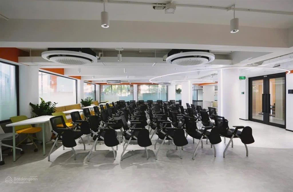 Góc 2 mặt tiền với diện tích 960m2 sử dụng  vị trí vàng quận 1