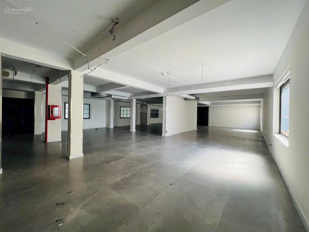 Tòa nhà 2000m2 mặt tiền phường tân hưng quận 7