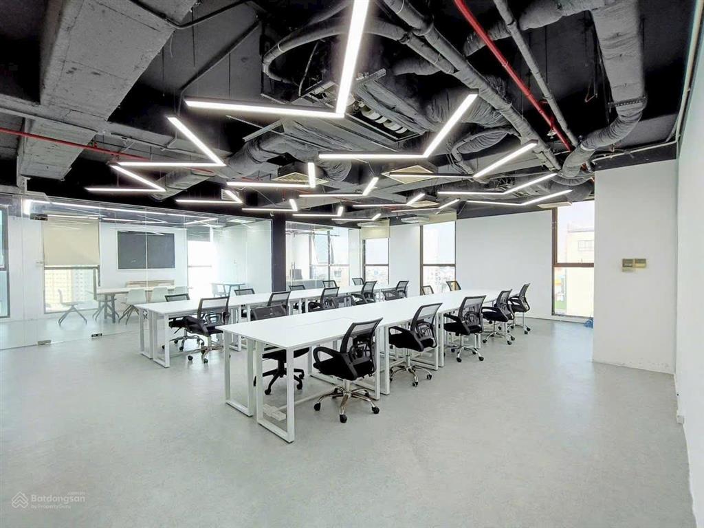 Tòa nhà văn phòng 880m2 trung tâm khu k300 tân bình