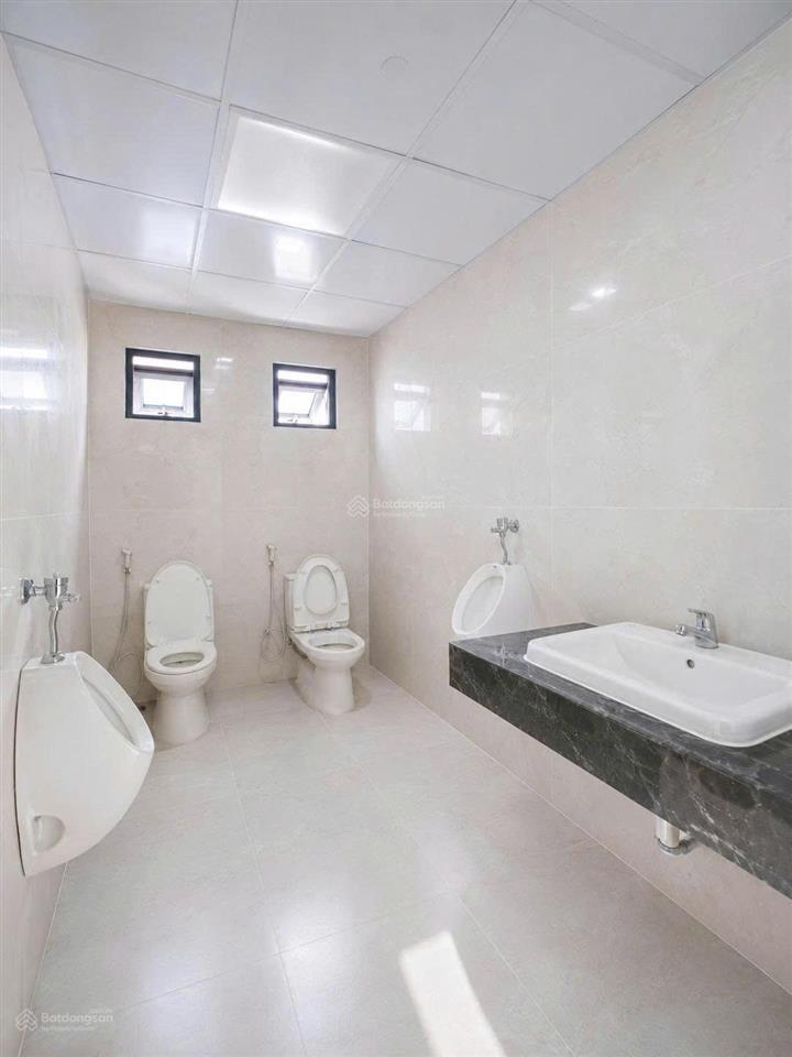 Cho thuê tòa nhà 7 tầng hơn 1.000m2 trung tâm quận 1