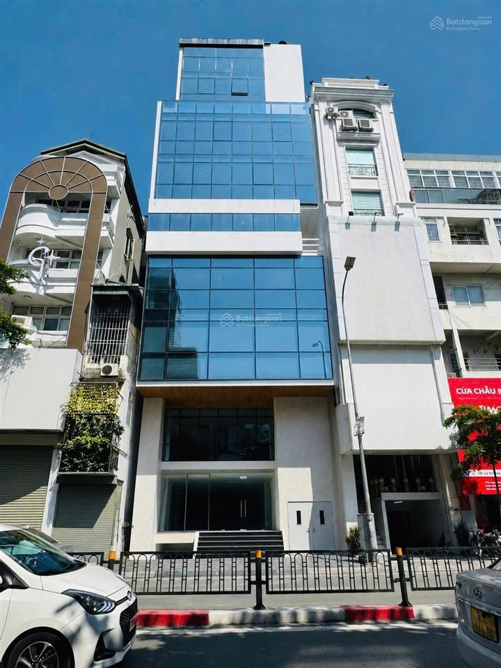 Cho thuê tòa nhà 7 tầng hơn 1.000m2 trung tâm quận 1
