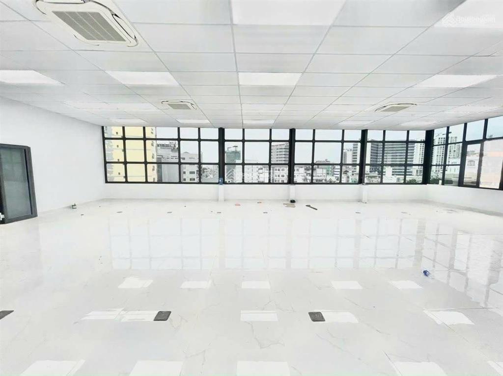 Cho thuê tòa nhà 7 tầng hơn 1.000m2 trung tâm quận 1
