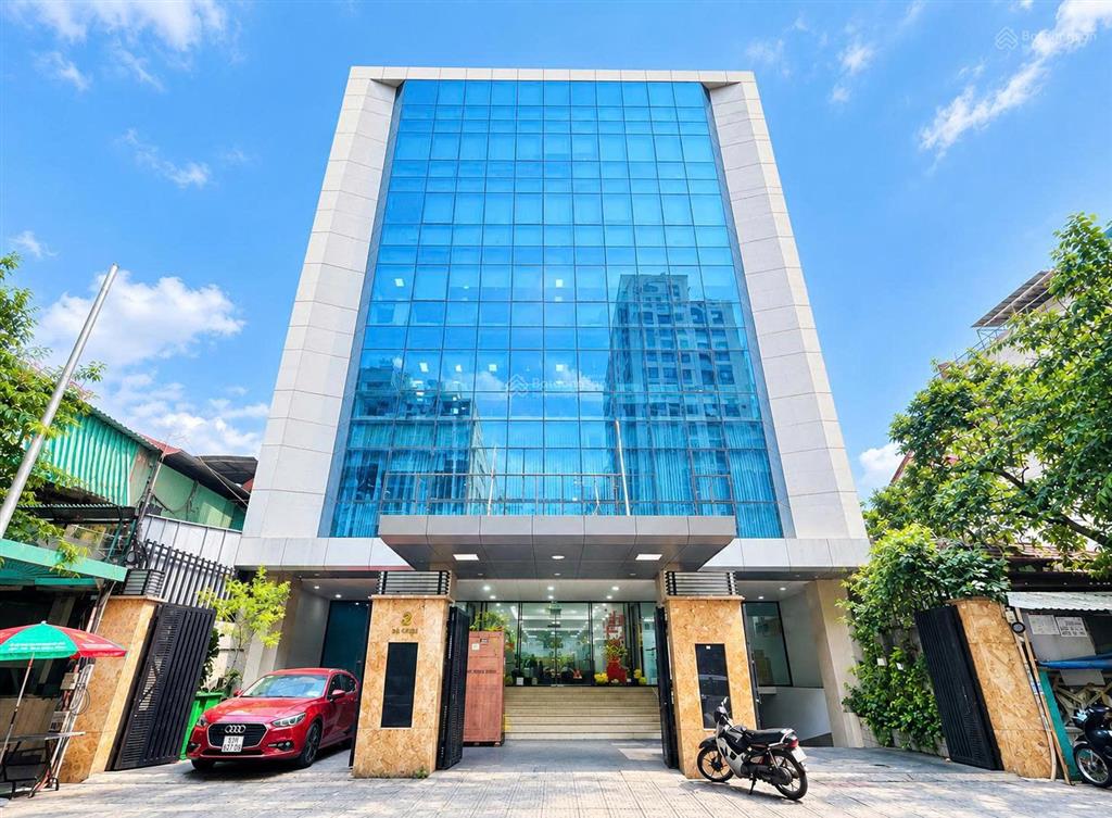 Cho thuê tòa nhà văn phòng dt 2.660m2 trung tâm mặt tiền quận 5