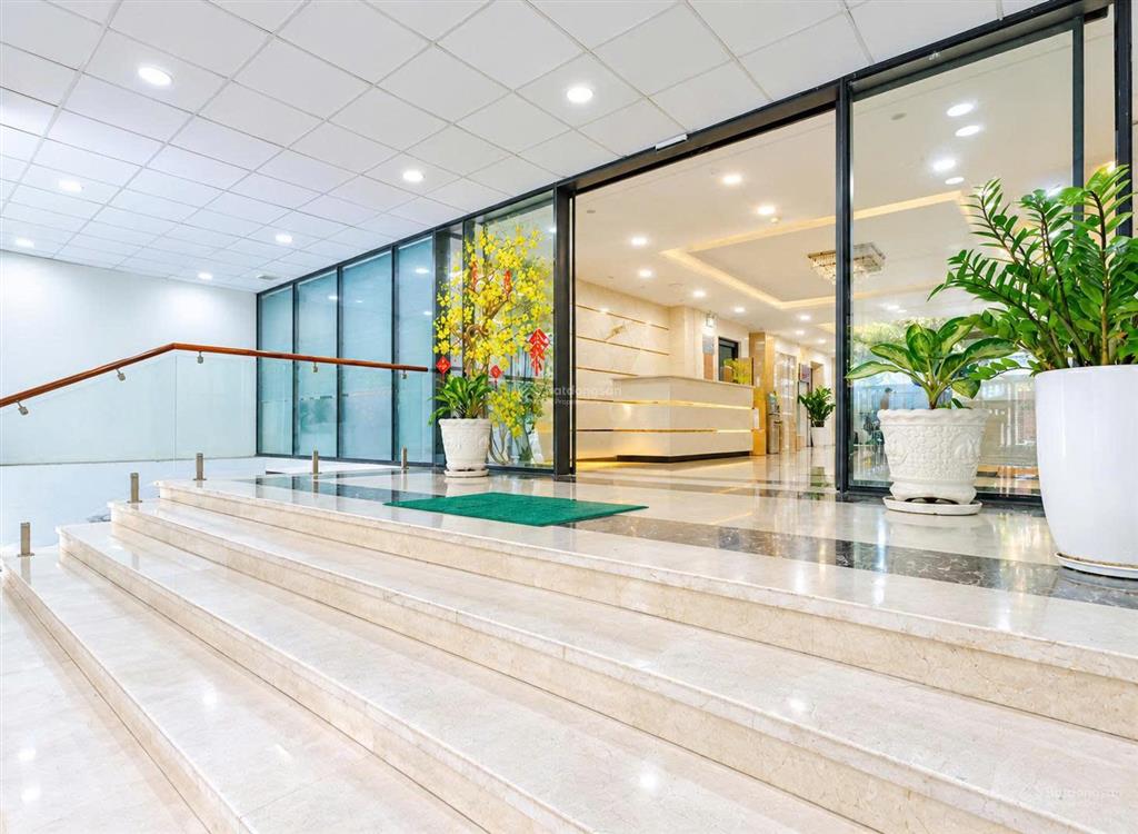 Cho thuê tòa nhà văn phòng dt 2.660m2 trung tâm mặt tiền quận 5