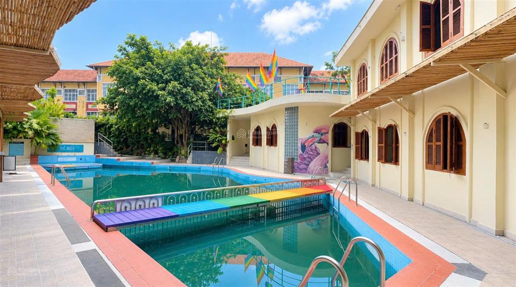 Cho thuê biệt thự 900m2 có bể bơi, sân vườn khu đa ngành nghề quận 3