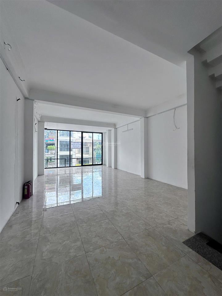 Cho thuê nhà hơn 1000m2 mặt tiền trần quang khải tân định quận 1