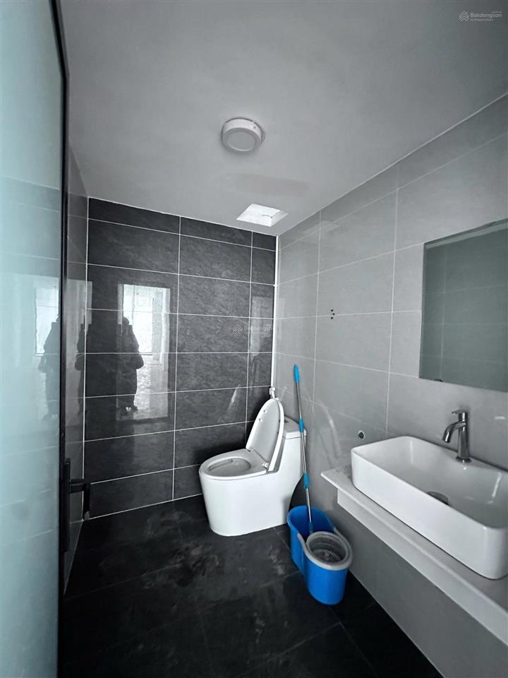 Cho thuê nhà hơn 1000m2 mặt tiền trần quang khải tân định quận 1