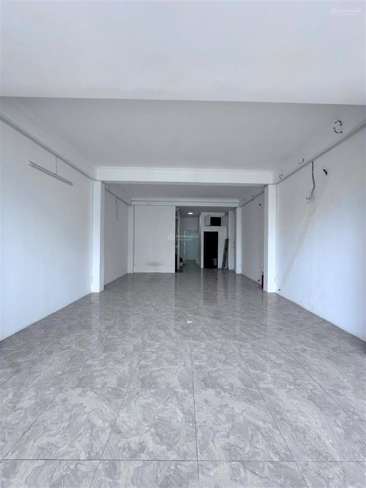 Cho thuê nhà hơn 1000m2 mặt tiền trần quang khải tân định quận 1