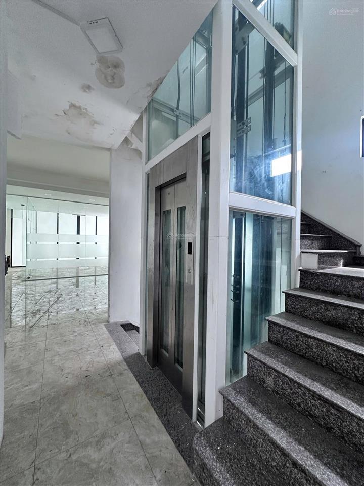 Cho thuê nhà hơn 1000m2 mặt tiền trần quang khải tân định quận 1