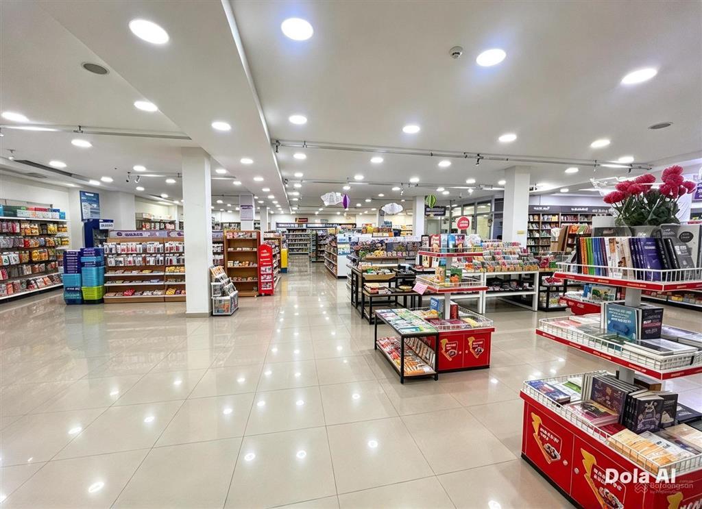 Mặt bằng 2.000m2 kinh doanh đa ngành nghề mặt tiền trường chinh quận tân bình