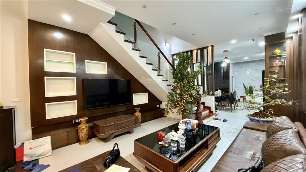 Siêu phẩm nhà đẹp dương quảng hàm  ngõ rộng  10m ra bãi ô tô  trung tâm cầu giấy 52m²*6t*mt 4m