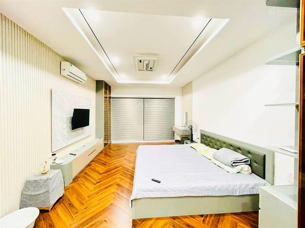 Ngõ trước nhà rộng 4m  70m ra bãi ô tô  nhà đẹp cầu giấy 6 tầng * 53m * 6t * mt 4m