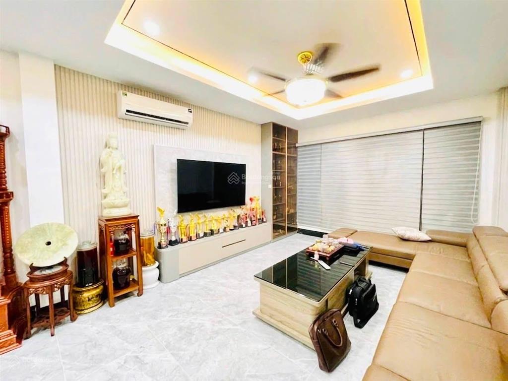 Ngõ trước nhà rộng 4m  70m ra bãi ô tô  nhà đẹp cầu giấy 6 tầng * 53m * 6t * mt 4m