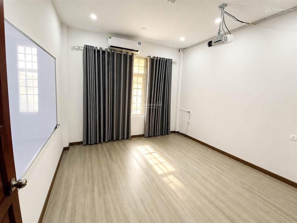 Phân lô trần quốc hoàn ngõ thông ô tô kinh doanh 2 thoáng trước sau 40m ra phố 40m*5t*nhỉnh 14 tỷ