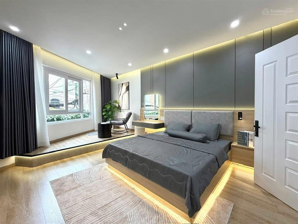 Chính chủ bán nhà 3 lầu 5x17m. giá 1,1 tỷ. trả trước 300 triệu nhận nhà vào ở. đang cho thuê 15tr.