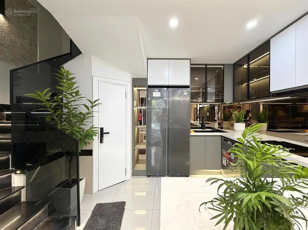 Chính chủ bán nhà 3 lầu 5x17m. giá 1,1 tỷ. trả trước 300 triệu nhận nhà vào ở. đang cho thuê 15tr.